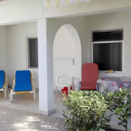 Ferienhaus In Mit Garten, Terrasse Und Gemeinschaftlichem Pool Сasa de vacaciones